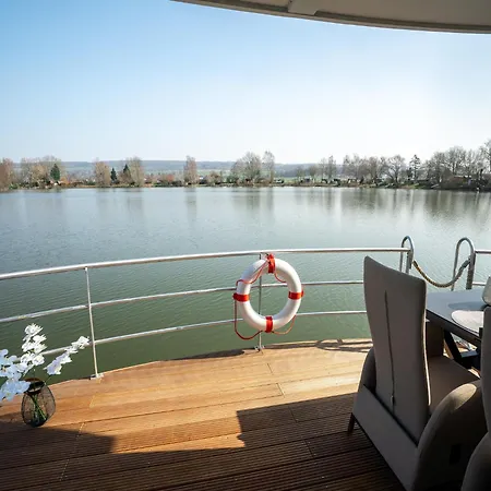 Botel Hausboot In