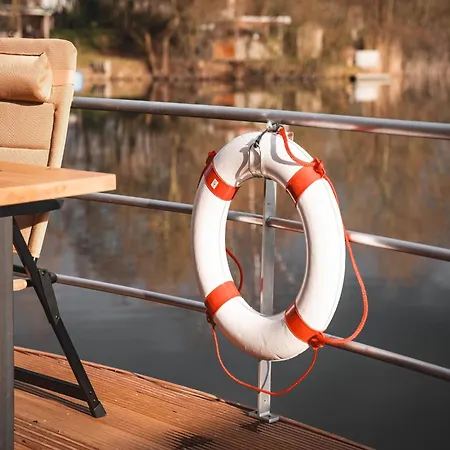 Schoenes Hausboot In Πλωτό κατάλυμα Höxter