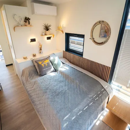 Πλωτό κατάλυμα Schoenes Hausboot In *