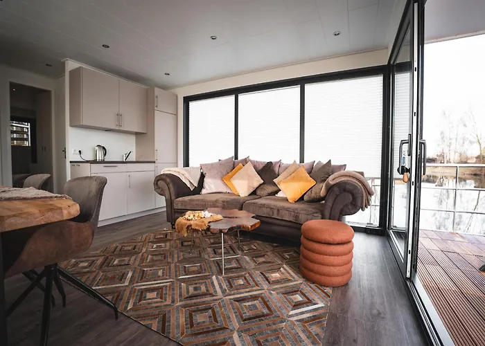 Schoenes Hausboot In