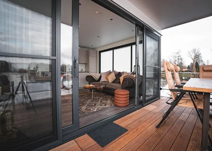 Bateau-hôtel Schoenes Hausboot In