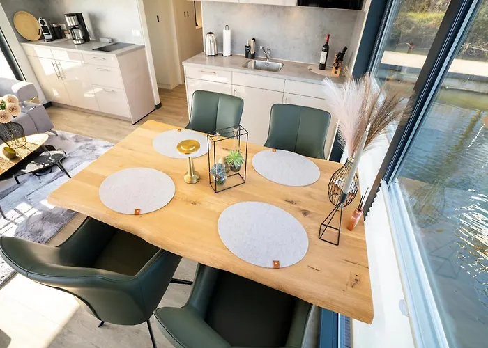 Schoenes Hausboot In Höxter